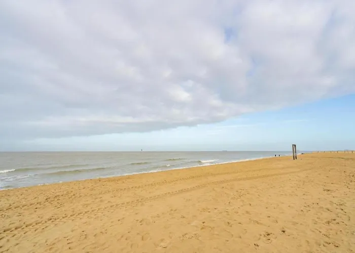 Stylish Zeedijk Sea Escape Apartment